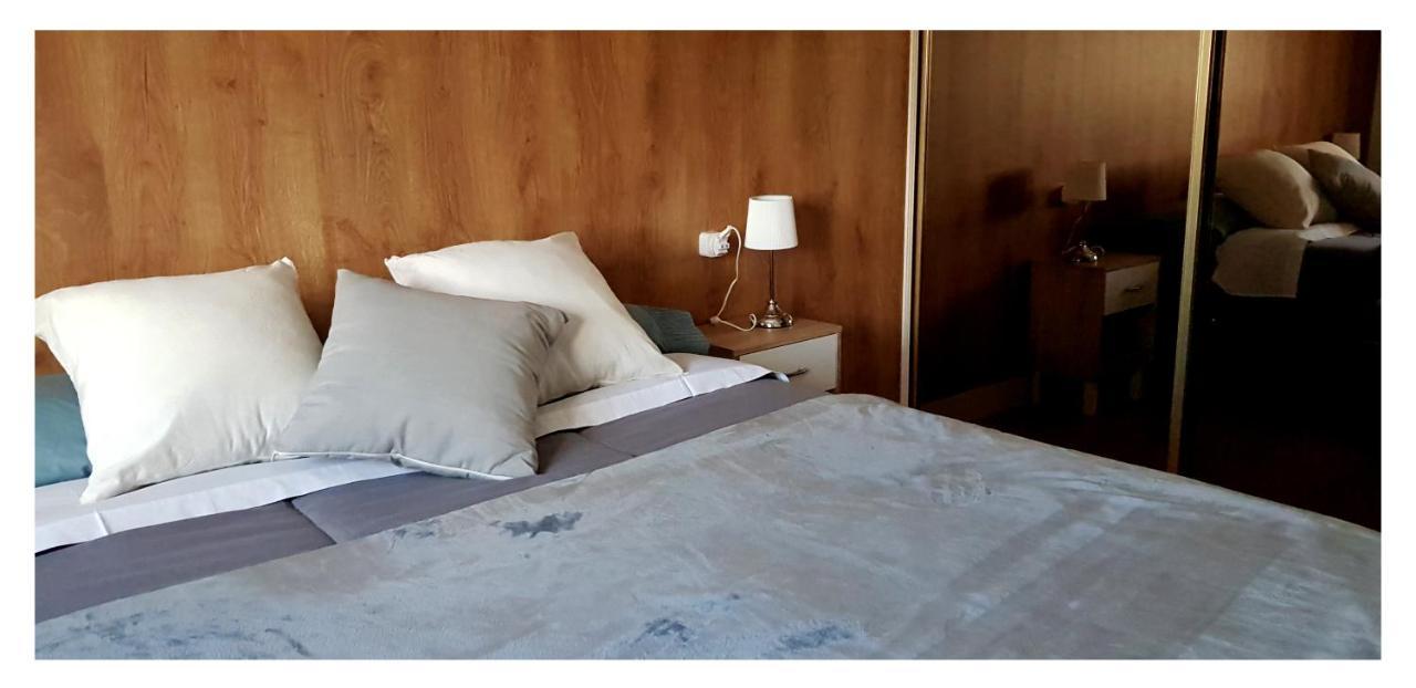 Apartamento Holidays In Аїнса Екстер'єр фото